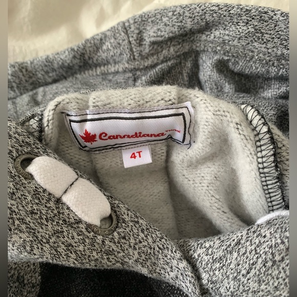 Canada Sweatshirt - size 4T (fits small like 3T) - Picture 4 of 5